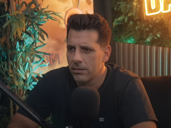 Θοδωρής Φέρρης: Απάντησε για τη viral εμφάνιση στην Κρήτη όπου μέθυσε πάνω στη σκηνή