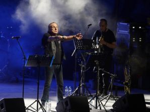 Βασίλης Παπακωνσταντίνου: Ακυρώνει τις καλοκαιρινές συναυλίες του λόγω προβλήματος υγείας