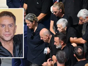 Με το «Φεύγω για μένα» και παρατεταμένο χειροκρότημα η αυλαία για τον Γιώργο Μαζωνάκη